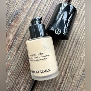 Armani Luminous Silk perfect Glow Foundation 3 (very fair , golden)